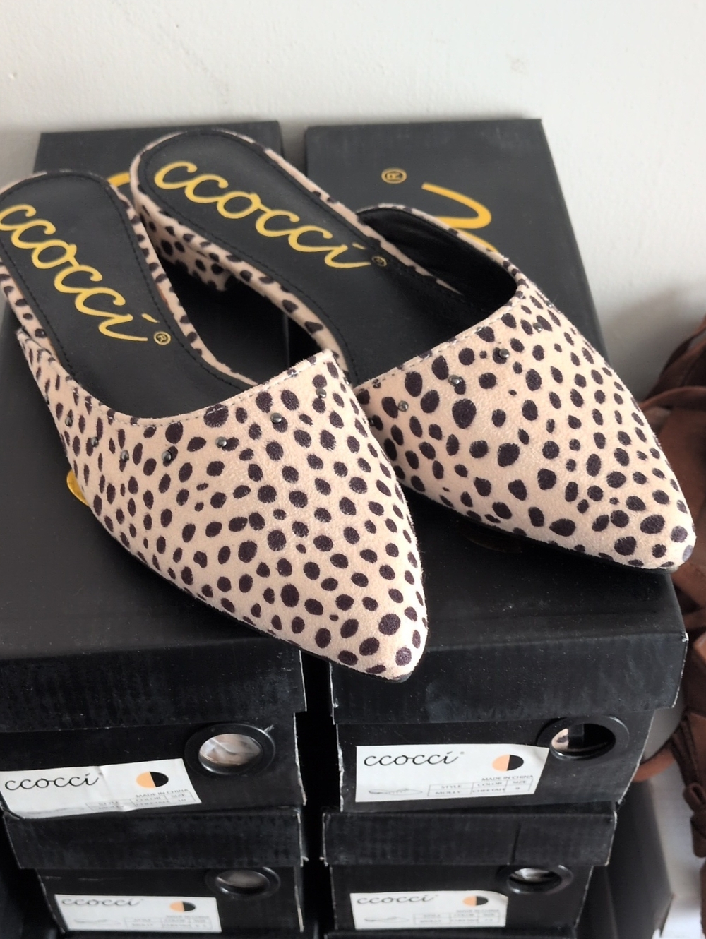 CCOCCI Pink and Black Spotted Pointed Toe Mule Flats